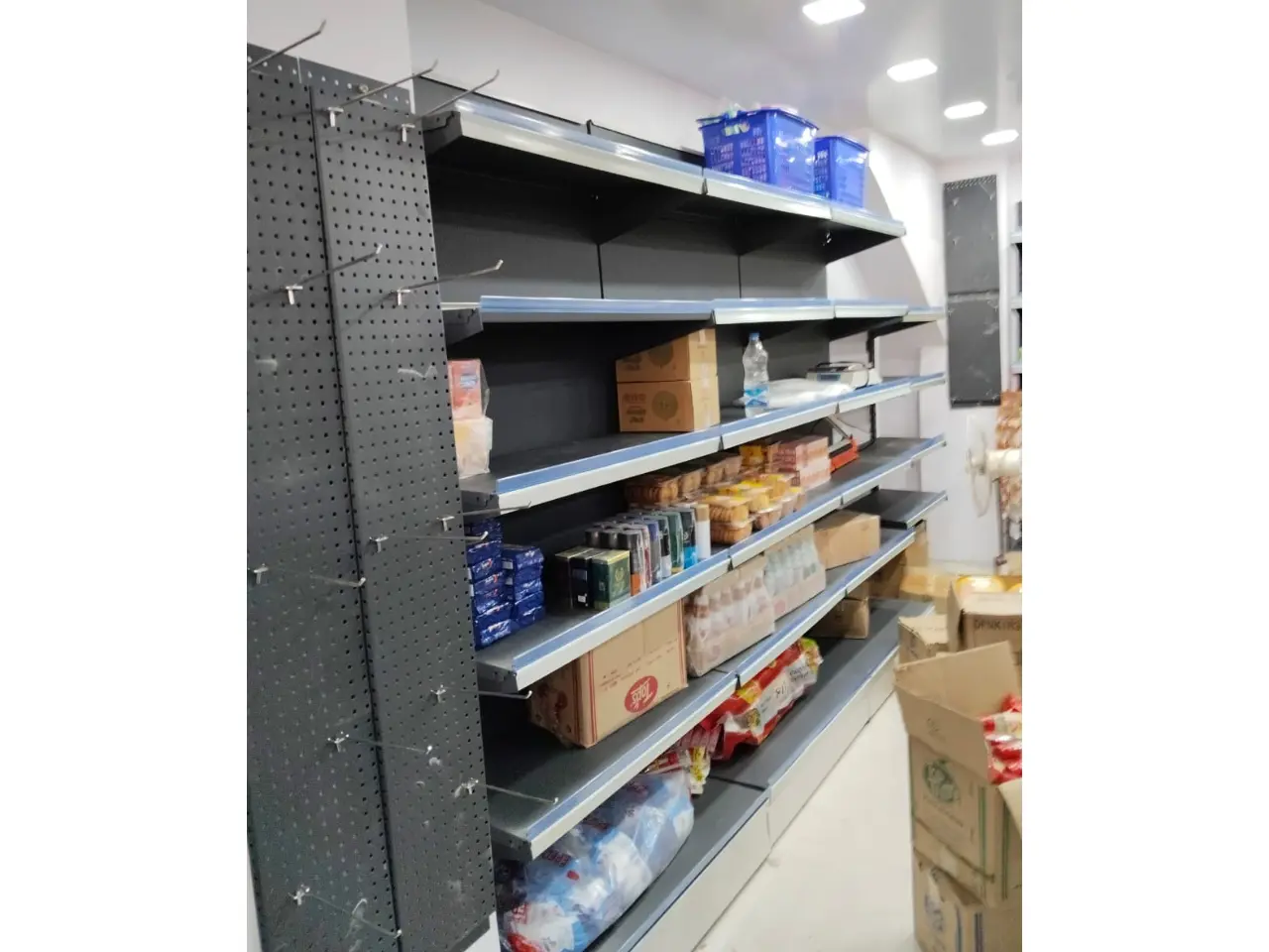 731556734_Grocery Display racks Patna1.webp
